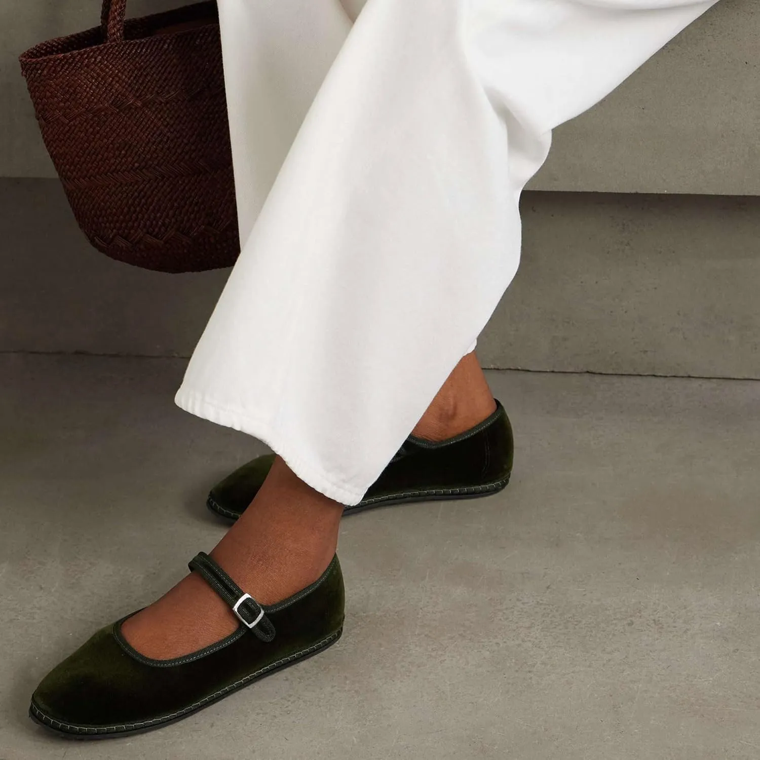Velvet Ballet Flats for Women Cute Suede Round Toe Slip On Mary Jane Flats Casual Comfortable Ballerina Shoes