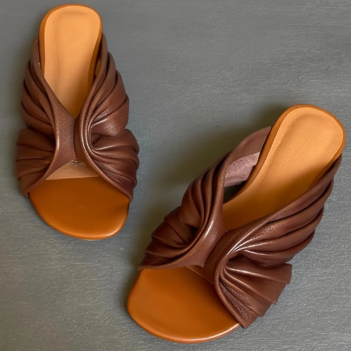 Vintage Gladiator Style Women's Slide Sandals Cross-Pleated Design Soft Sole Genuine Leather Shoes Breathable and Comfortable Casual Summer