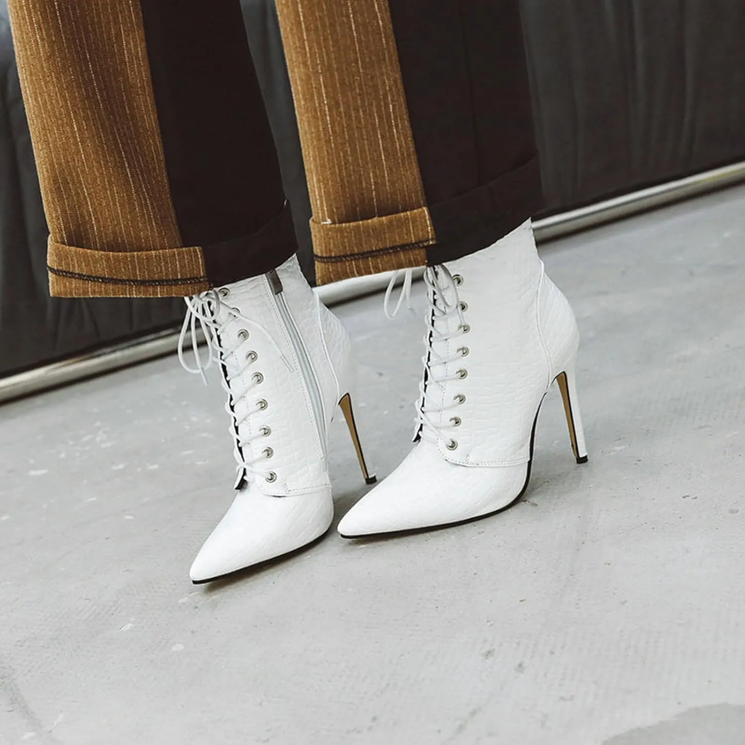 Women'S Leather Stiletto Lace Up Ankle Boots With Side Zip，Retro Brogue Pointed Toe High Heel Boots Stylish And Sexy Victorian Dress Booties.
