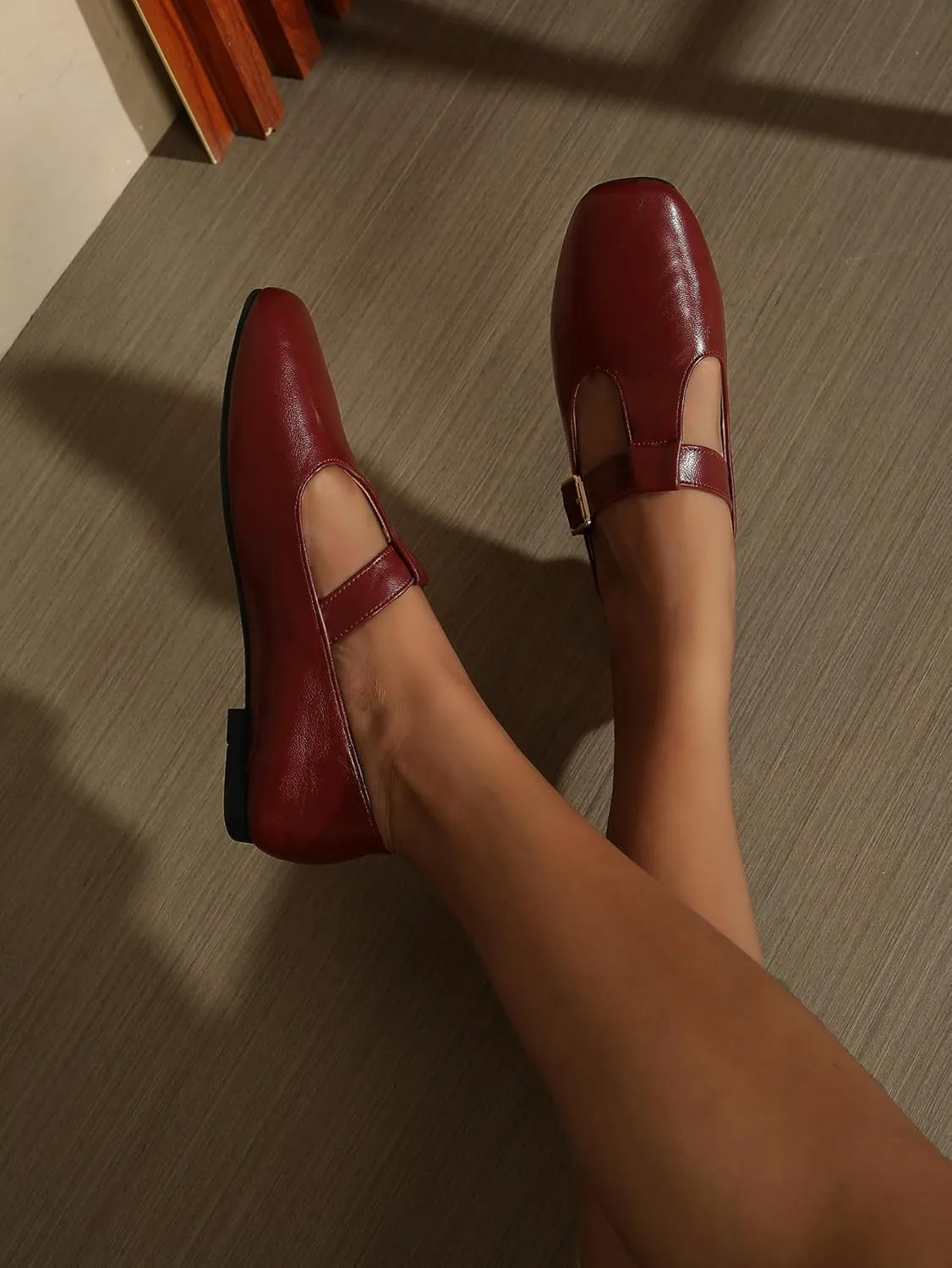Women's Slip On T-Strap Mary Jane Flats Low Chunky Heel Comfy PU Round Toe Flat Shoes for Women Work Dressy Closed Toe Adjustable Strap Ballet Flats