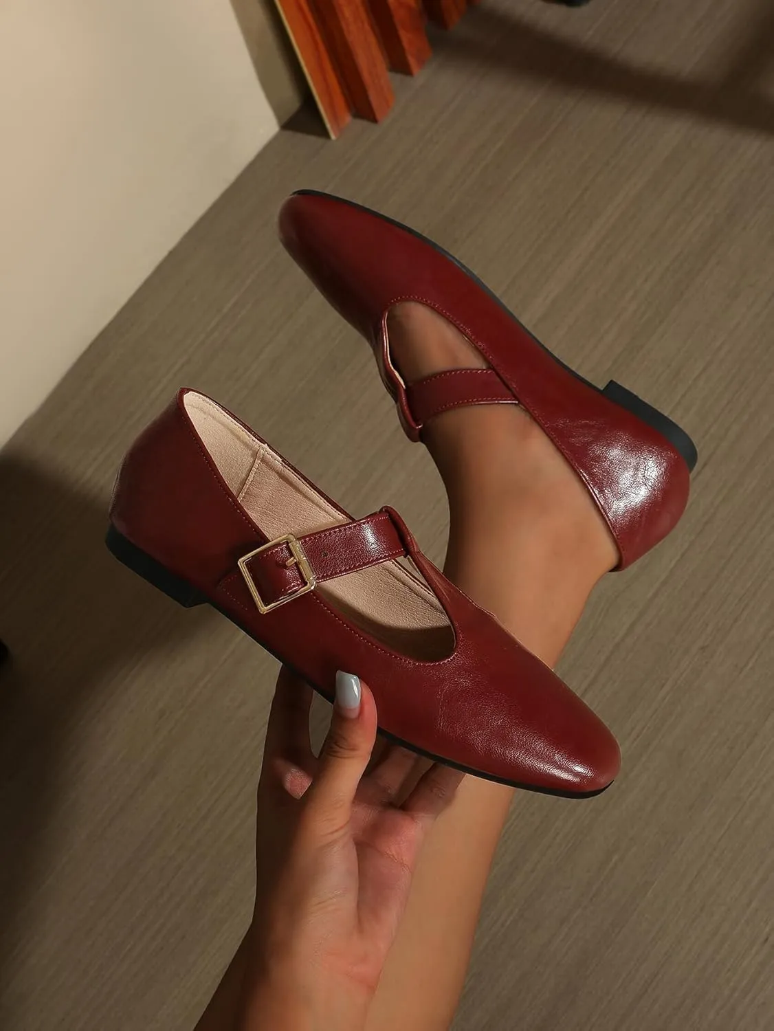 Women's Slip On T-Strap Mary Jane Flats Low Chunky Heel Comfy PU Round Toe Flat Shoes for Women Work Dressy Closed Toe Adjustable Strap Ballet Flats
